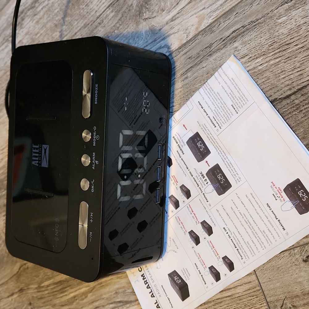 Altec Digital Alarm ⏰️ and Charging station